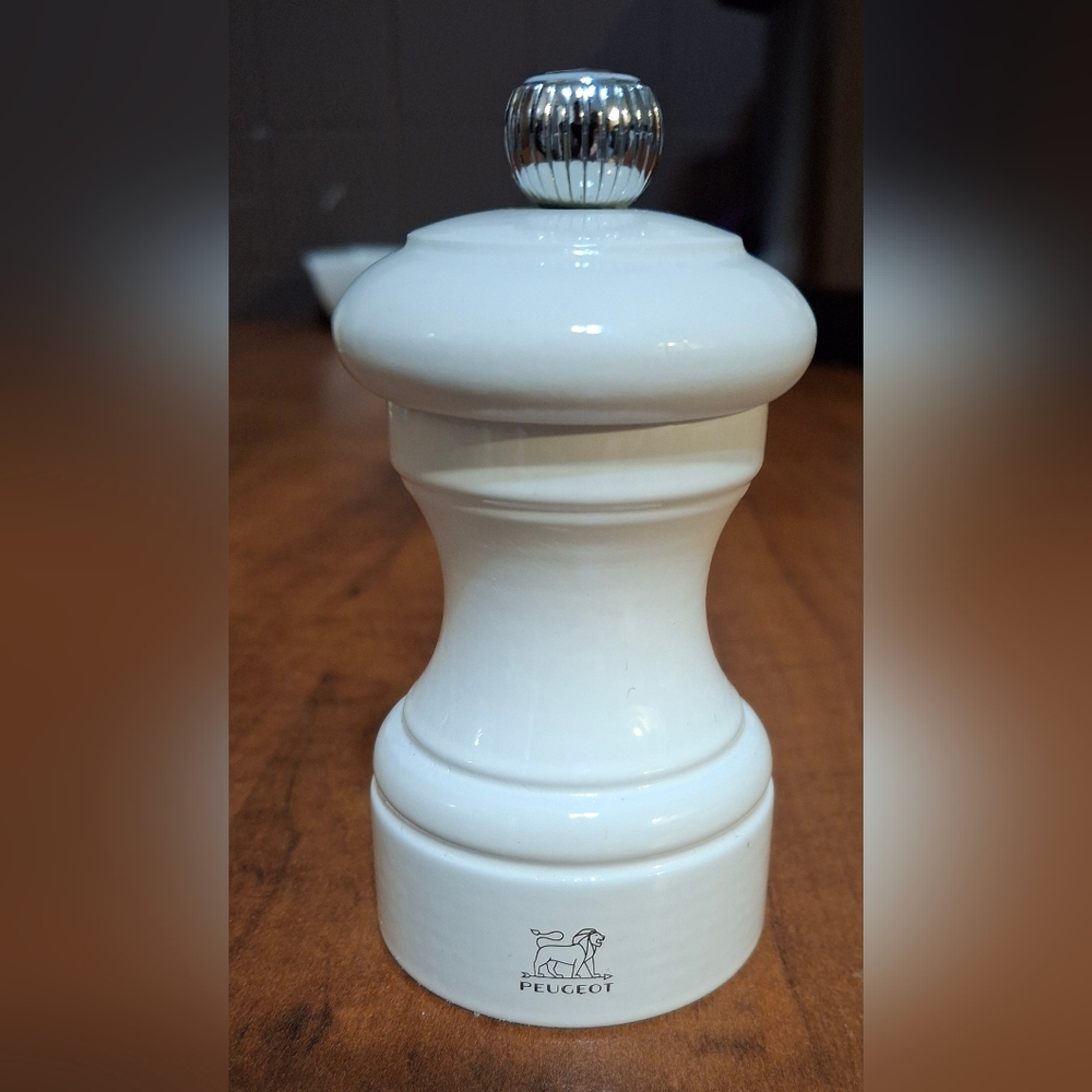 Peugeot 22440 Bistro 4 Inch Salt Mill, White Matte